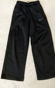 🏋️‍♀️ Nike warm-up pants boys